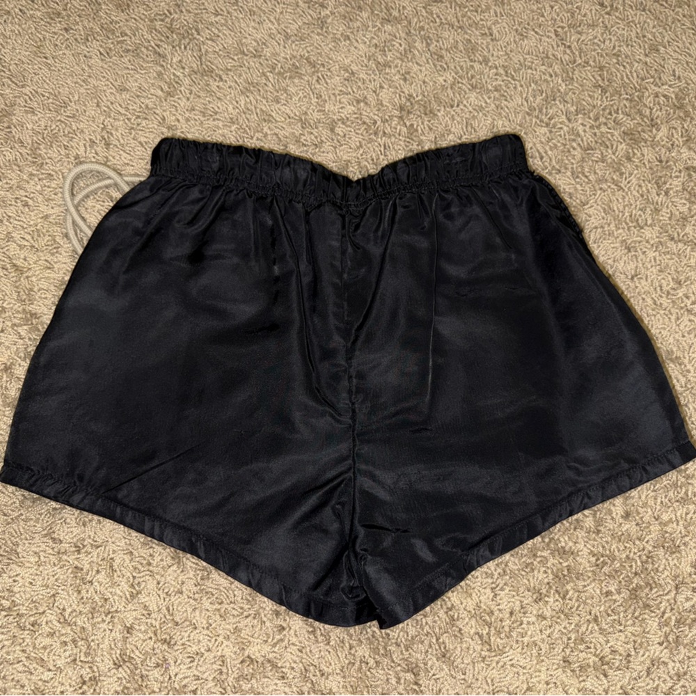 essentials women’s shorts - image 6